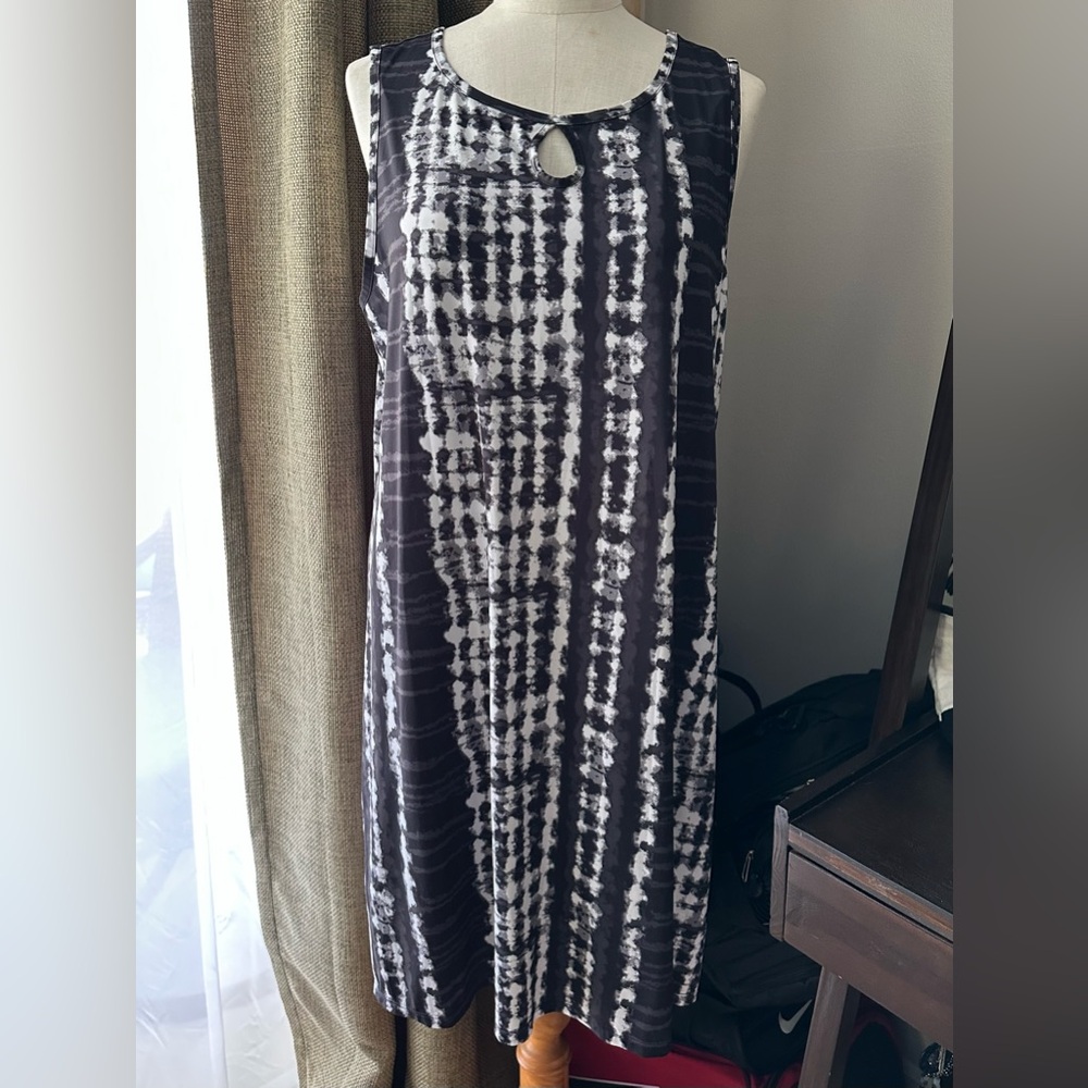 Black and White Dri Fit Tie-Dye Sleeveless Dress Sz Large EUC
